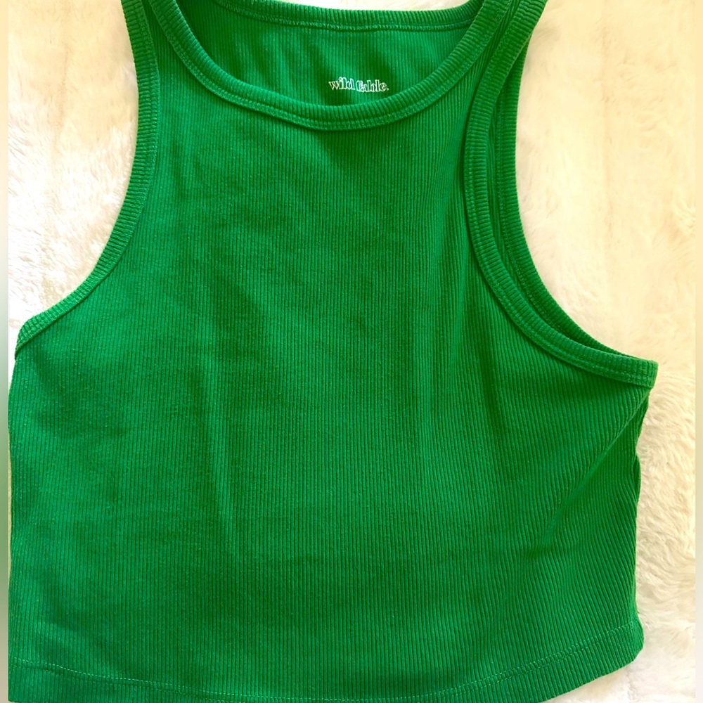 BASIC GREEN CROP TOP